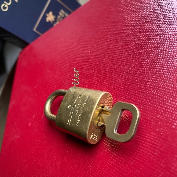 Louis Vuitton lock and key - Picture 4 of 8